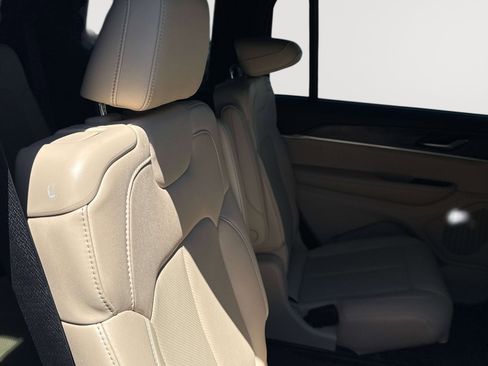 Used 2023 Jeep Grand Cherokee L Limited w/ Luxury Tech Group II image 24