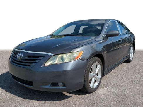 Used 2010 Toyota Camry FWD image 1