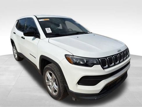 Used 2023 Jeep Compass Sport image 2