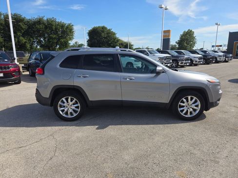 Used 2015 Jeep Cherokee Limited w/ Luxury Group AWD/4WD image 6