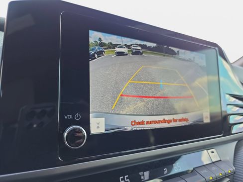Used 2025 Toyota Camry SE FWD image 23
