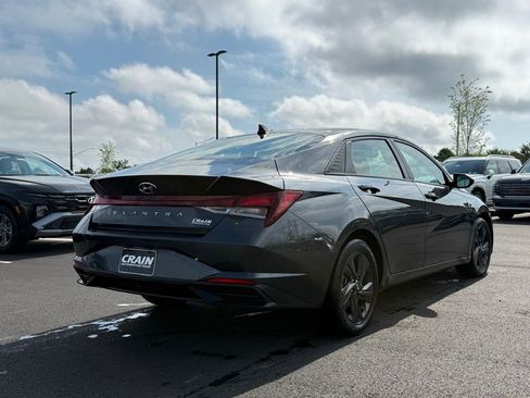 Used 2023 Hyundai Elantra SEL FWD image 5