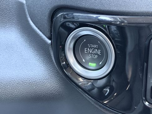 Used 2025 GMC Sierra 1500 SLT image 35