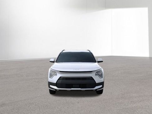 New 2025 Kia Niro EX image 2