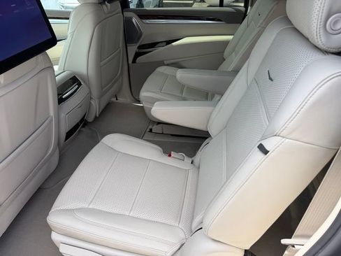 New 2026 Cadillac Escalade ESV Platinum Sport AWD/4WD image 9