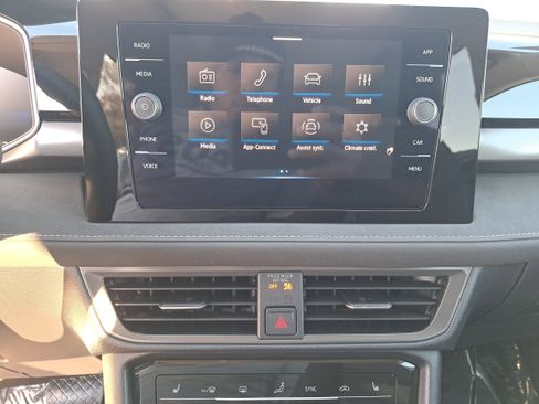 New 2026 Volkswagen Taos SE image 11