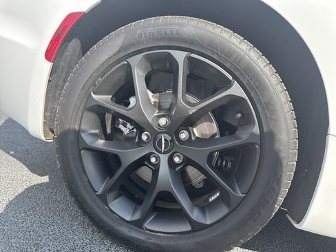 Used 2024 Chrysler Pacifica Touring-L w/ S Appearance Package image 28