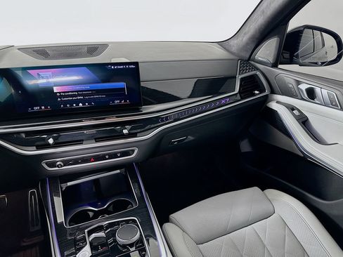 Used 2024 BMW X7 xDrive40i w/ M Sport Package AWD/4WD image 24