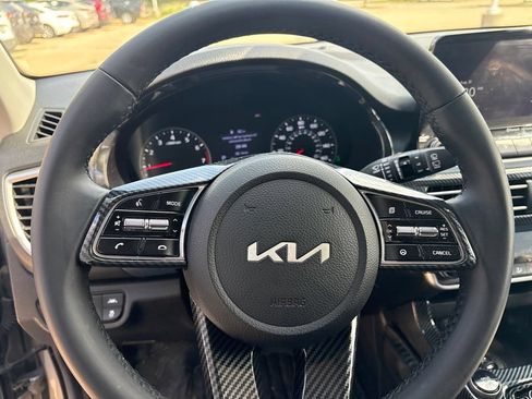 Used 2023 Kia Seltos S w/ Navigation Package AWD/4WD image 15