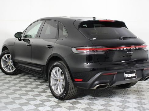 Certified 2025 Porsche Macan image 3