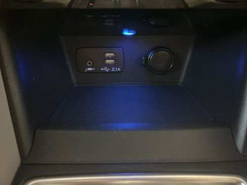 Used 2023 Subaru Forester Premium image 8