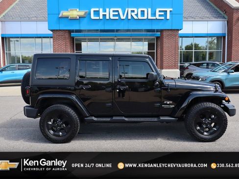 Used 2018 Jeep Wrangler Unlimited Sahara AWD/4WD image 1