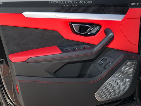 Used 2020 Lamborghini Urus image 18
