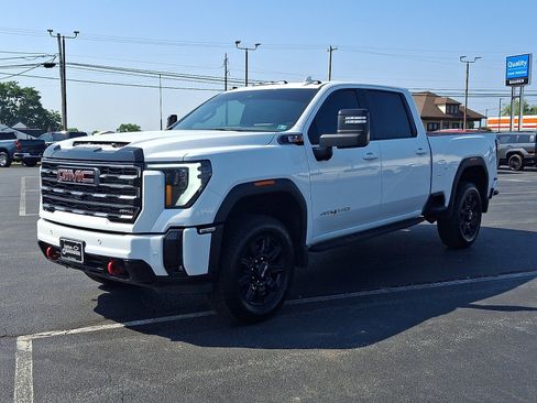 Used 2025 GMC Sierra 2500 AT4 w/ AT4 Premium Plus Package AWD/4WD image 3