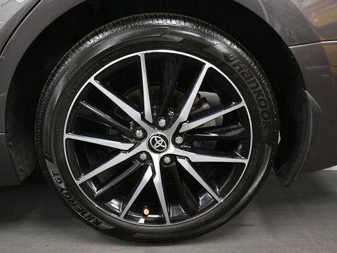 Used 2024 Toyota Camry SE w/ Cold Weather Package FWD image 31