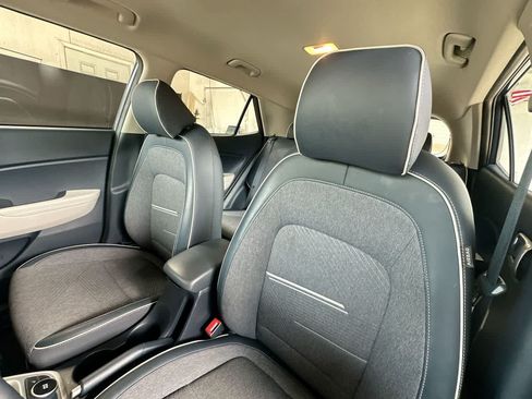Used 2023 Hyundai Venue Limited w/ Cargo Package FWD image 14