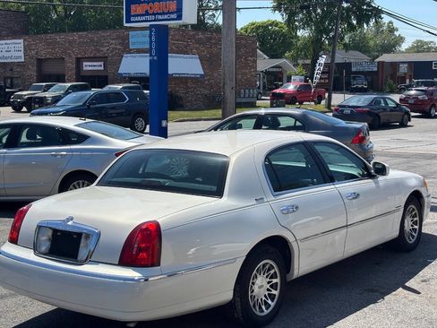 Used 2000 Lincoln Town Car Signature RWD image 5