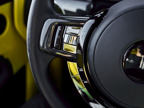 Used 2022 Rolls-Royce Cullinan Black Badge w/ Dark Exterior Package image 63