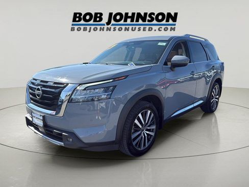 Used 2022 Nissan Pathfinder Platinum w/ Cargo Package AWD/4WD image 2