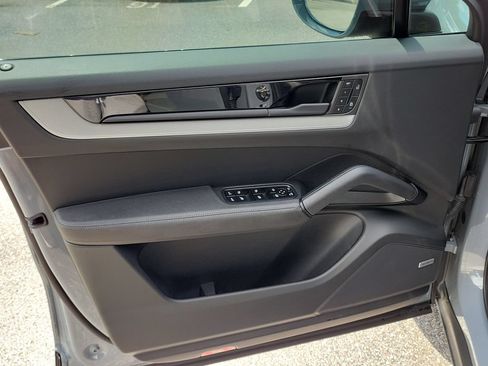 Certified 2024 Porsche Cayenne Coupe AWD/4WD image 24