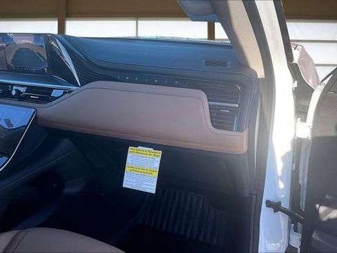 New 2026 INFINITI QX80 Luxe image 17