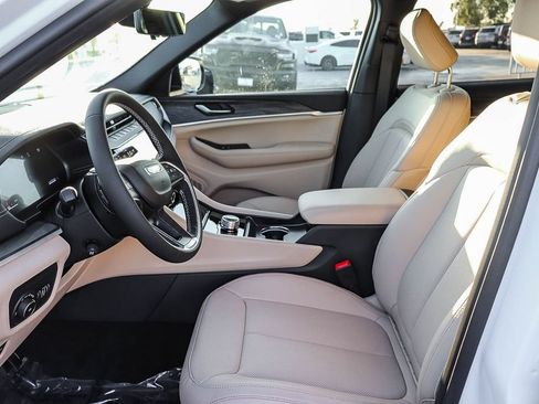 New 2026 Jeep Grand Cherokee L Limited w/ Luxury Tech Group II RWD image 22