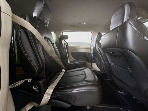 Used 2024 Chrysler Pacifica Touring-L FWD image 28