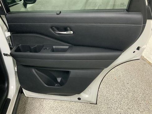 Used 2023 Nissan Pathfinder Platinum image 21