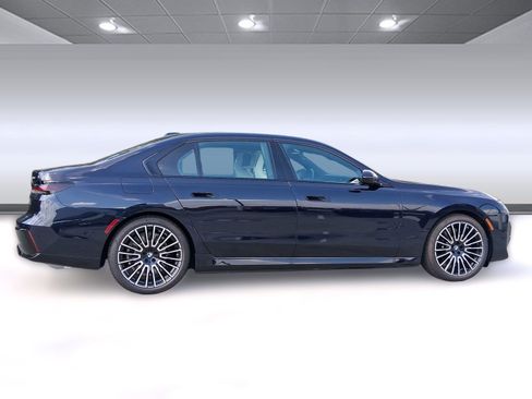 New 2026 BMW 750e xDrive image 7
