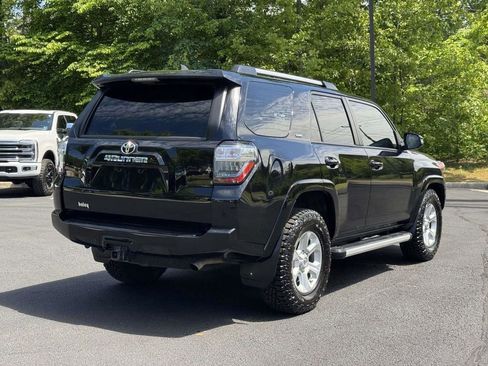 Used 2022 Toyota 4Runner SR5 Premium w/ Moonroof Package RWD image 22