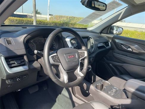 Used 2024 GMC Terrain SLT image 10