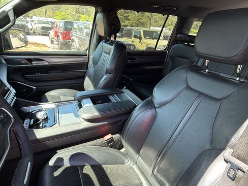 Certified 2025 Jeep Wagoneer 4WD w/ Convenience Group I image 17