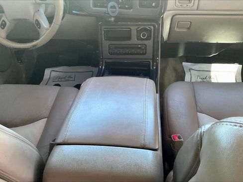 Used 2005 GMC Yukon Denali AWD/4WD image 10