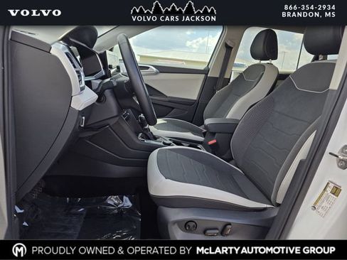 Used 2025 Volkswagen Taos SE AWD/4WD image 14