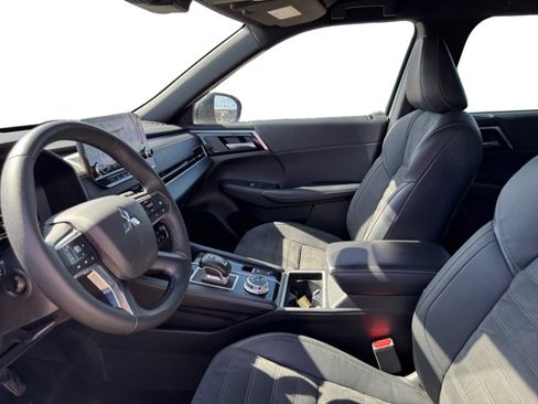 Used 2023 Mitsubishi Outlander SE Black Edition image 10