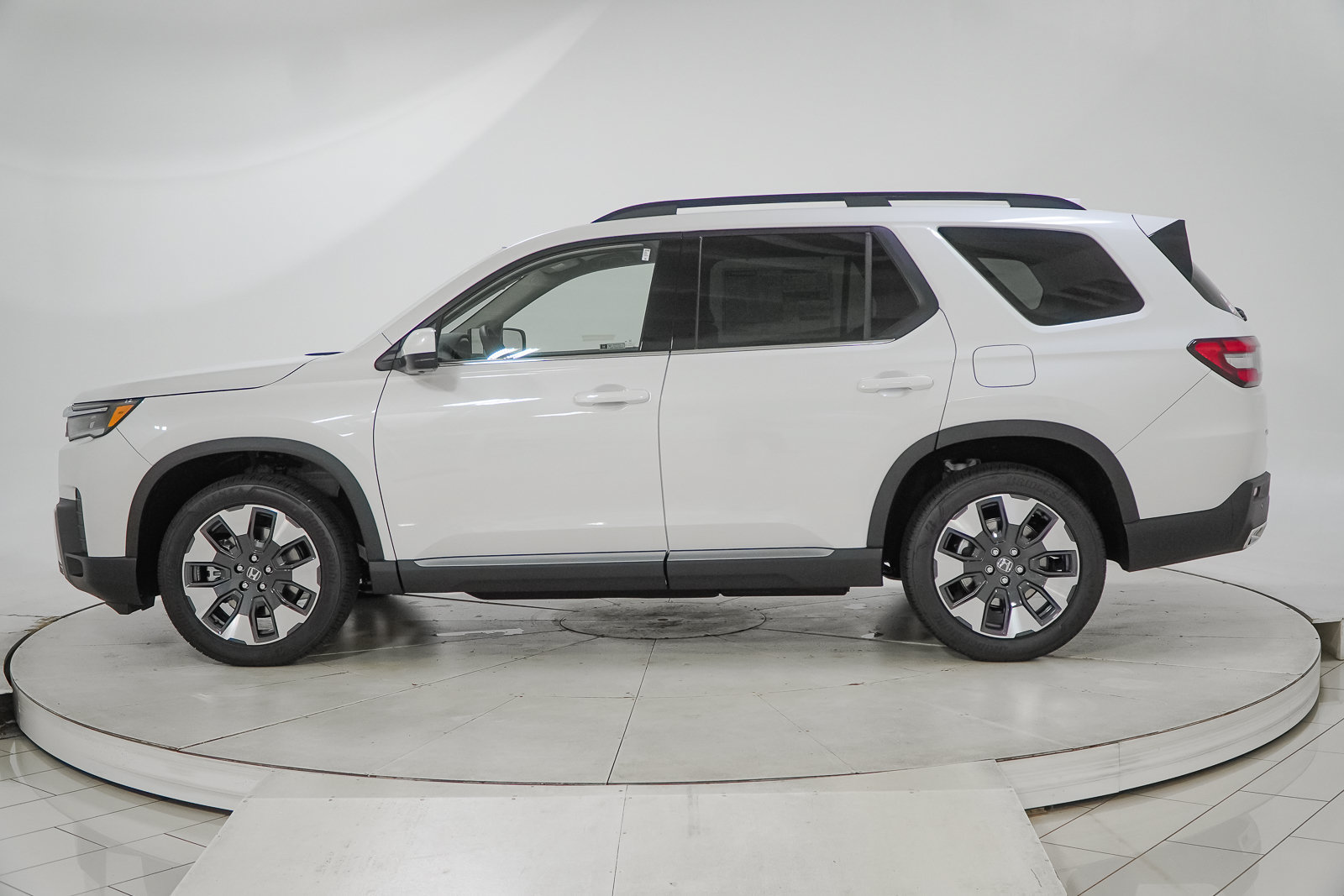 New 2026 Honda Pilot Touring image 5