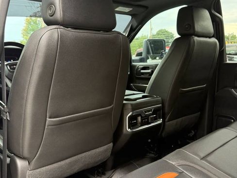 Used 2022 GMC Sierra 2500 AT4 w/ AT4 Premium Plus Package AWD/4WD image 19