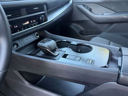Used 2025 Nissan Rogue SV FWD image 38