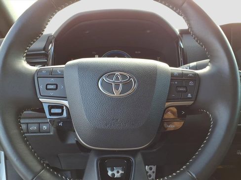 Used 2025 Toyota Camry SE w/ Convenience Package image 24