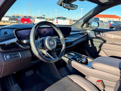 Used 2025 Buick Enclave Avenir w/ Super Cruise Package image 13