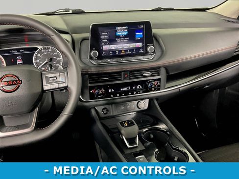 Used 2025 Nissan Rogue SV AWD/4WD image 9