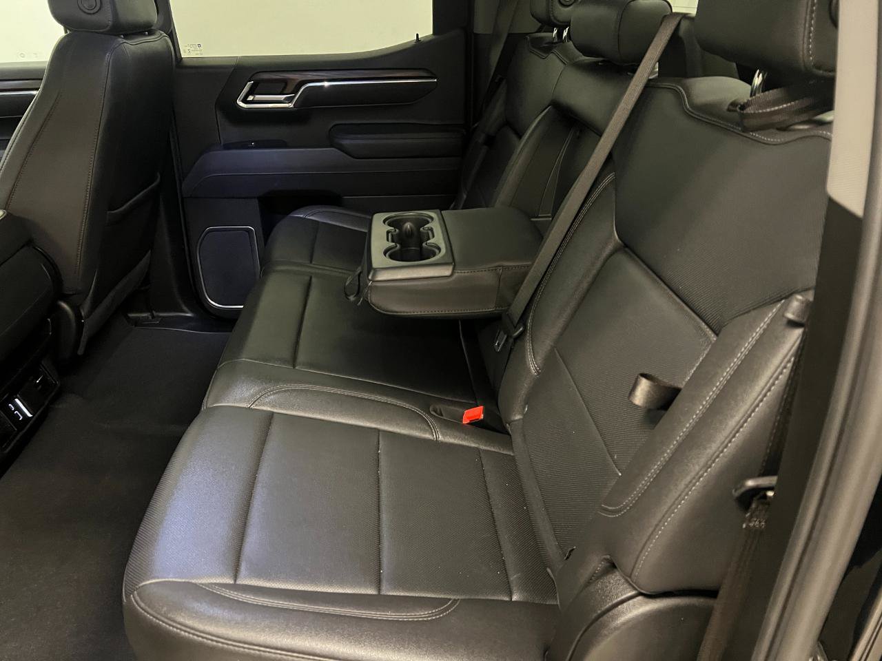 Used 2025 GMC Sierra 1500 SLT AWD/4WD image 38