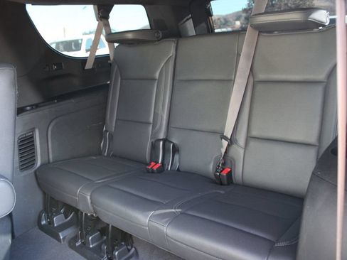 Used 2023 Chevrolet Suburban LT w/ Luxury Package RWD image 17