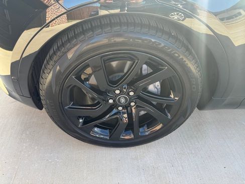 Used 2025 Land Rover Discovery Dynamic SE image 9