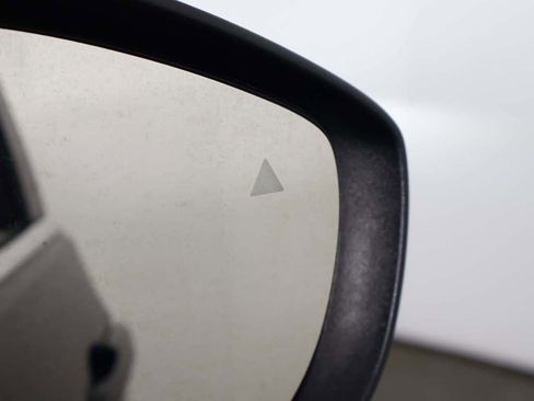 Used 2023 Chrysler Pacifica Touring-L FWD image 38
