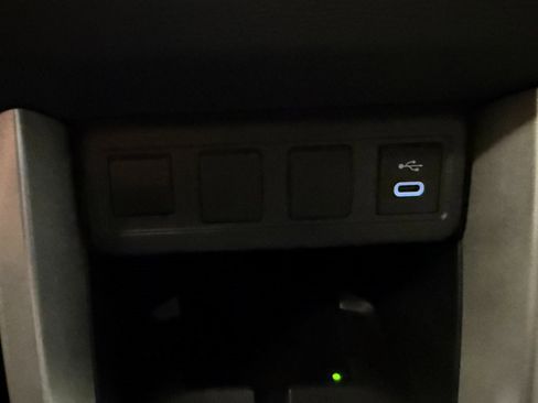 Used 2024 Toyota Corolla Cross SE image 15