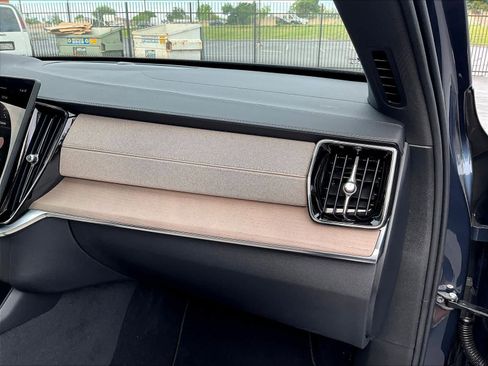 New 2026 Volvo XC90 B5 Core image 29