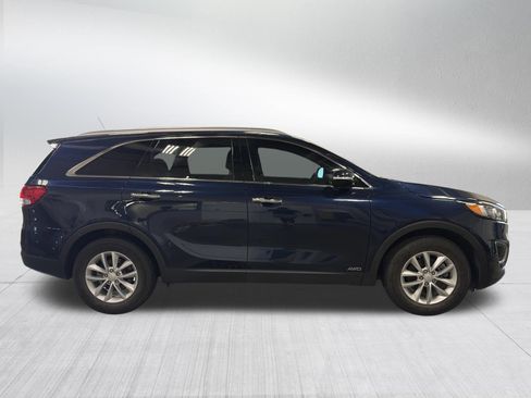 Used 2017 Kia Sorento AWD image 8
