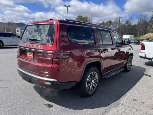 Used 2023 Jeep Wagoneer Series II AWD/4WD image 3