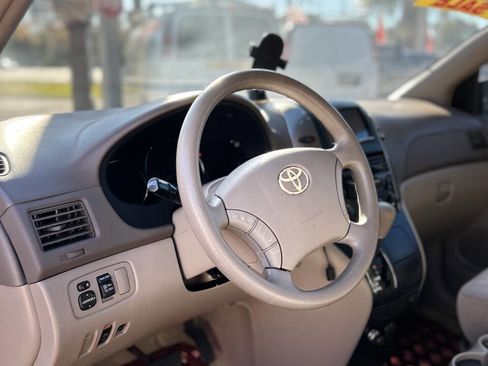 Used 2009 Toyota Sienna CE image 16